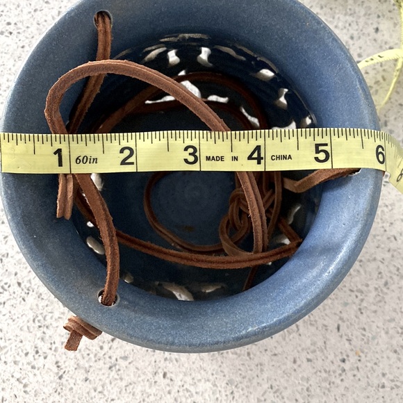 Handmade blue pottery hanging planter - Picture 8 of 8